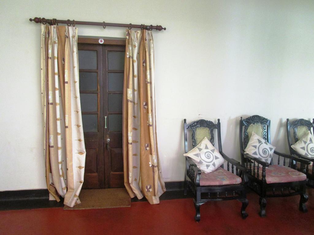 Hotel Shalini Anuradhápura Pokoj fotografie