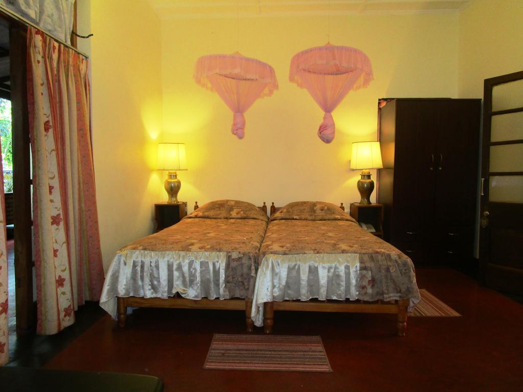 Hotel Shalini Anuradhápura Pokoj fotografie