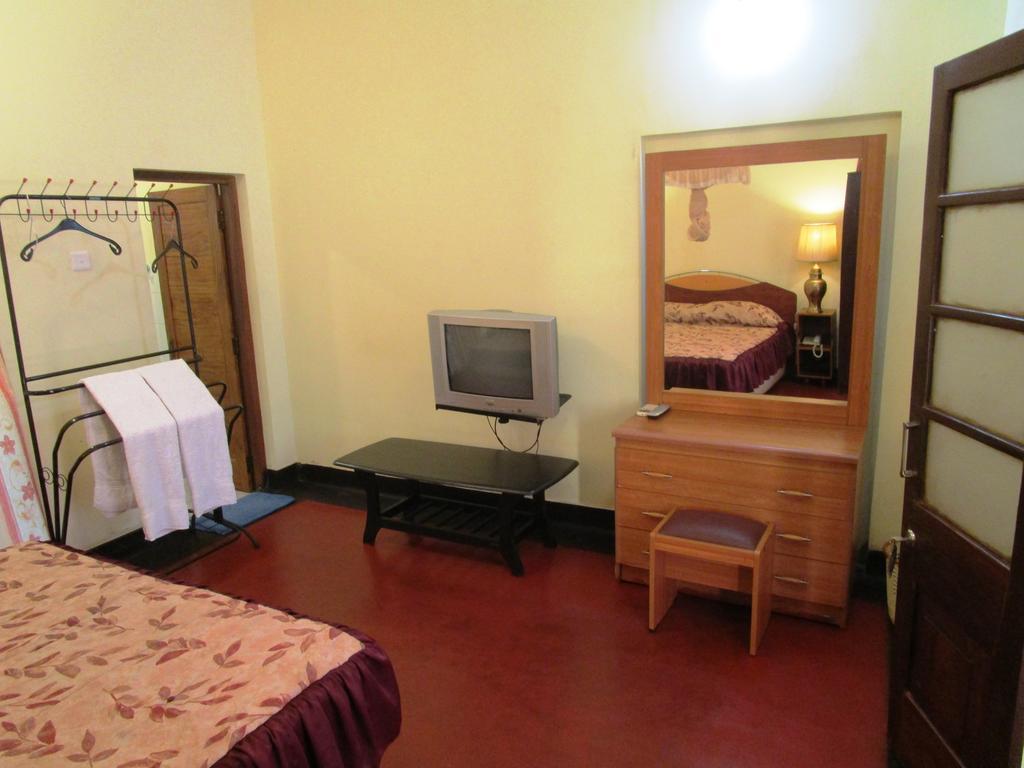 Hotel Shalini Anuradhápura Pokoj fotografie