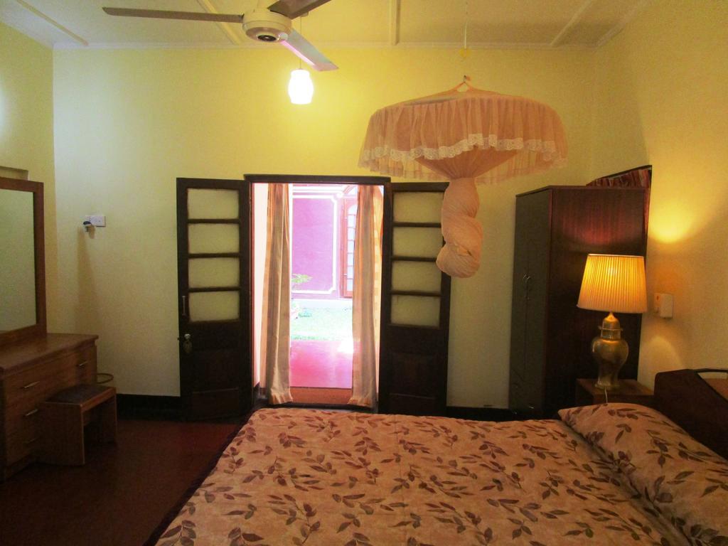 Hotel Shalini Anuradhápura Pokoj fotografie
