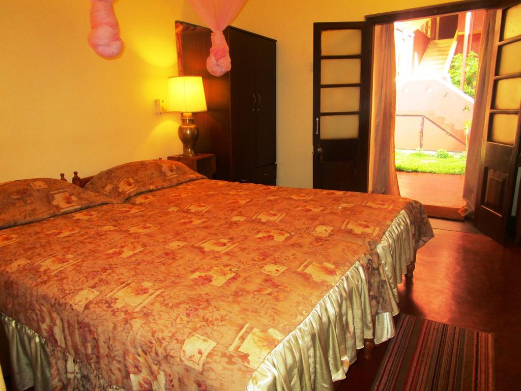 Hotel Shalini Anuradhápura Pokoj fotografie